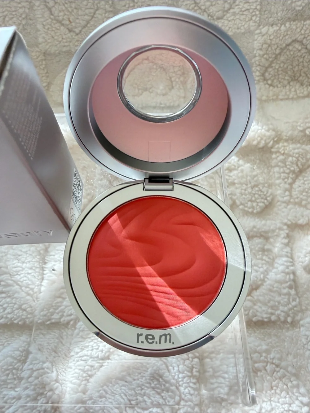r.e.m. Ariana Grande beauty Satin Matte Blush in Sun Pop (Coral-Red)